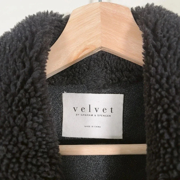 VELVET BY GRAHAM AND SPENCER | FAUX FUR BLACK REVERSIBLE VEST - Picture 7 of 14